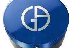 Giorgio Armani蓝色气垫引领风骚 打造水雾光妆容